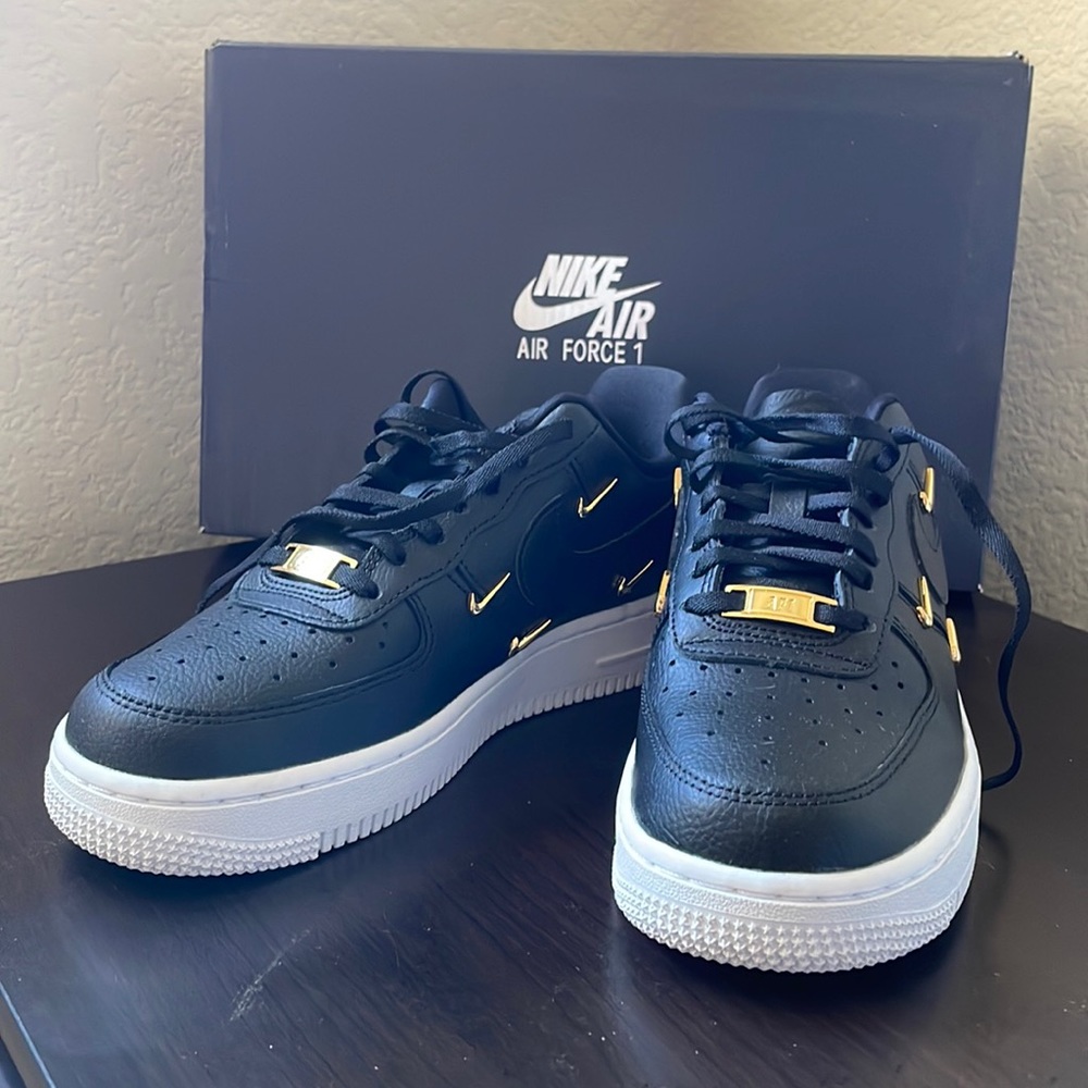 NIKE Air Force 1 ‘07 Lx Sisterhood- Black